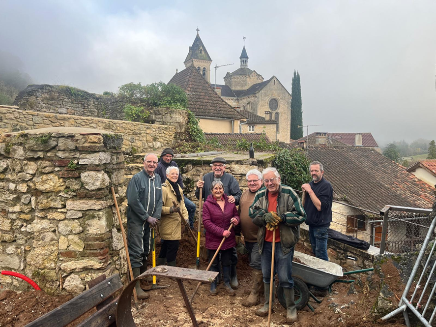 l'équipe travaille au jardin du pal